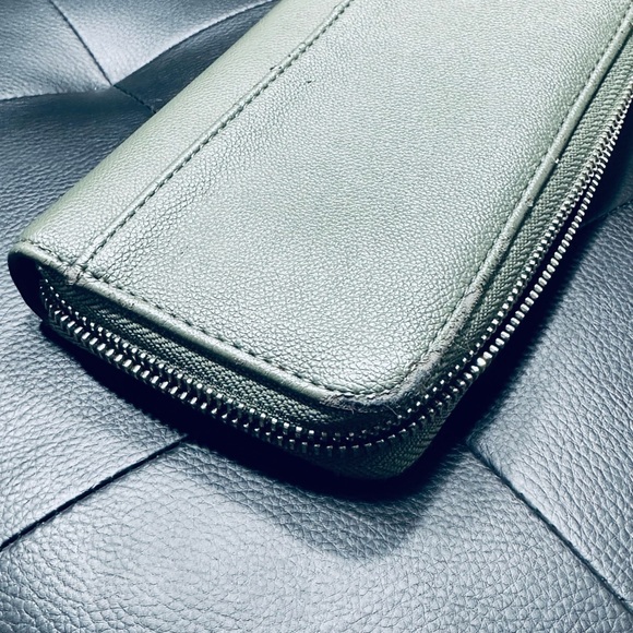 Women’s Guess Los Angeles Olive Green Wallet - Picture 6 of 7